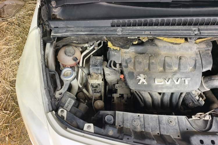 Used Peugeot 3008 2013 2.0L Automatic Trend Edition Engine Bay Right