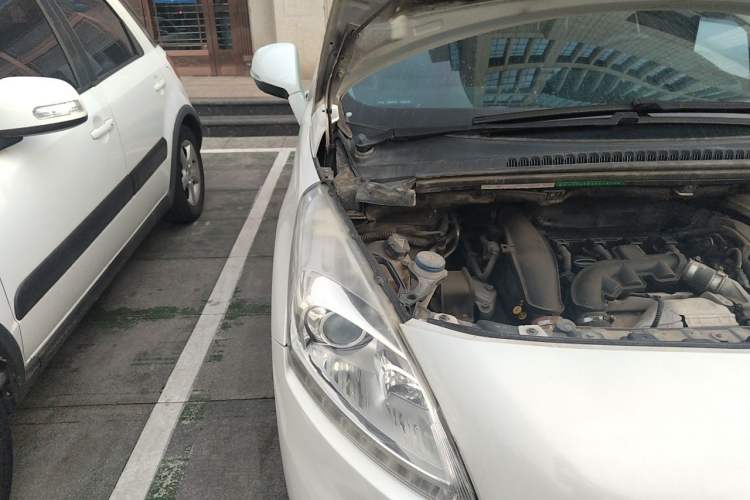 Used Peugeot 3008 2013 1.6THP Automatic Prestige Edition Engine Bay Right