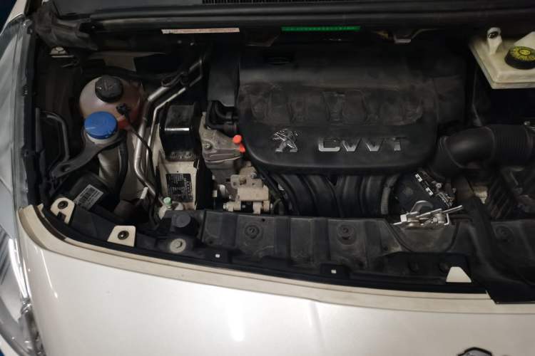Used Peugeot 3008 2013 2.0L Automatic Trend Edition Engine Bay Right