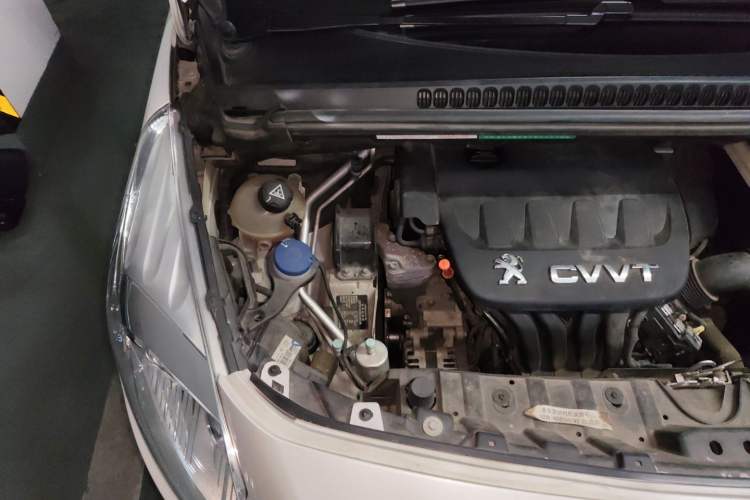 Used Peugeot 3008 2013 2.0L Automatic Trend Edition Engine Bay Right
