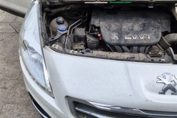 Used Peugeot 3008 2013 2.0L Automatic Trend Edition Engine Bay Right