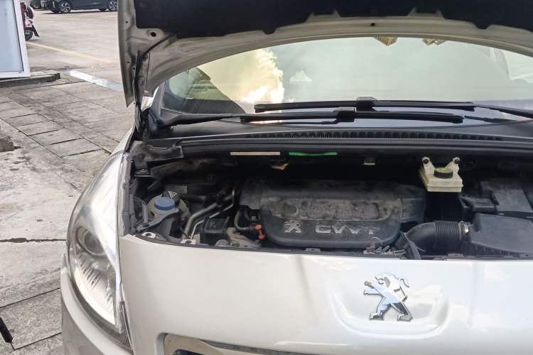Used Peugeot 3008 2013 2.0L Automatic Classic Edition Engine Bay Right