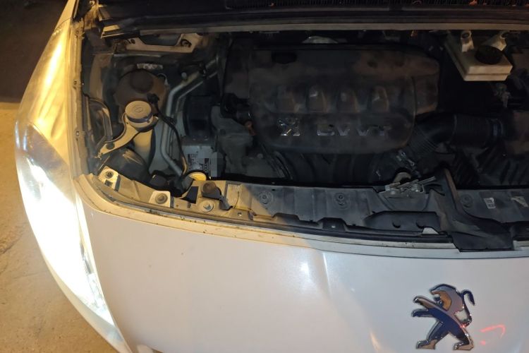 Used Peugeot 3008 2013 2.0L Automatic Trend Edition Engine Bay Right