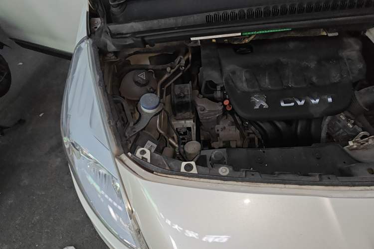 Used Peugeot 3008 2013 2.0L Automatic Trend Edition Engine Bay Right