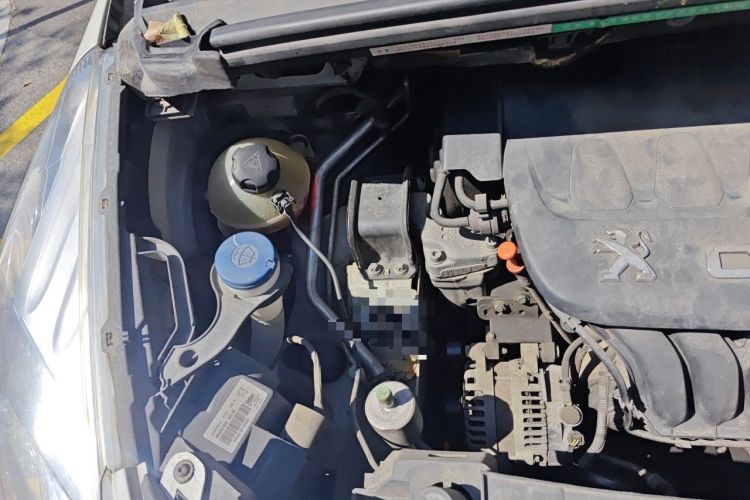 Used Peugeot 3008 2013 2.0L Automatic Classic Edition Engine Bay Right