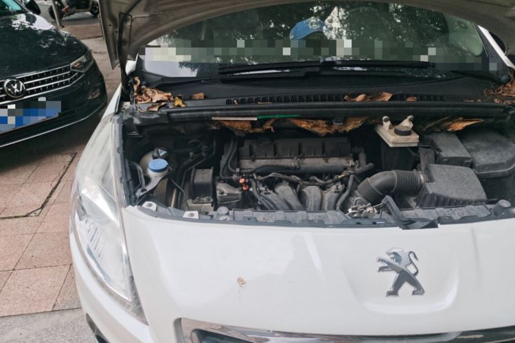 Used Peugeot 3008 2013 2.0L Automatic Trend Edition Engine Bay Right