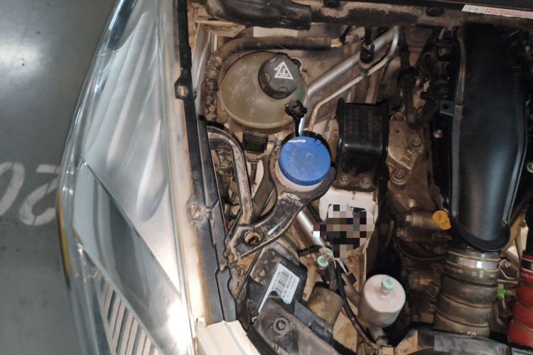 Used Peugeot 3008 2013 1.6THP Roland Garros Edition Engine Bay Right