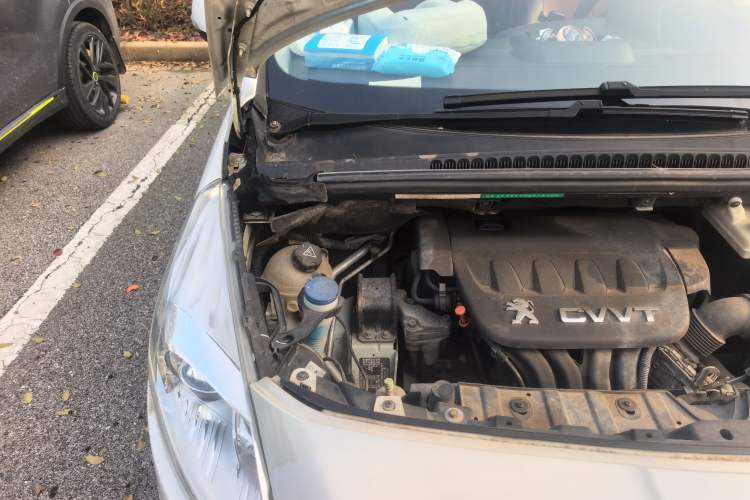 Used Peugeot 3008 2013 2.0L Manual Classic Edition Engine Bay Right