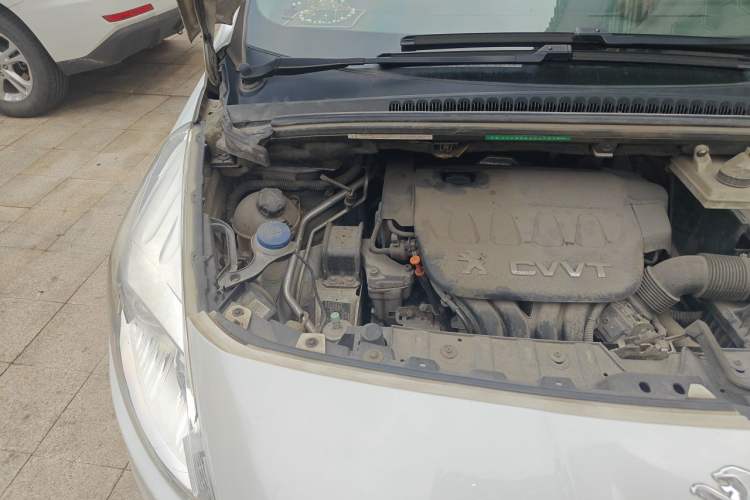 Used Peugeot 3008 2013 2.0L Automatic Trend Edition Engine Bay Right