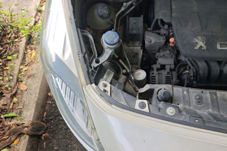 Used Peugeot 3008 2013 2.0L Automatic Trend Edition Engine Bay Right