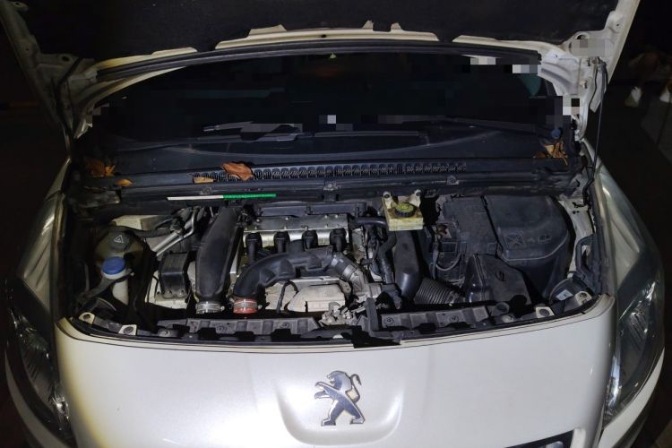 Used Peugeot 3008 2013 1.6THP Automatic Prestige Edition Engine Bay