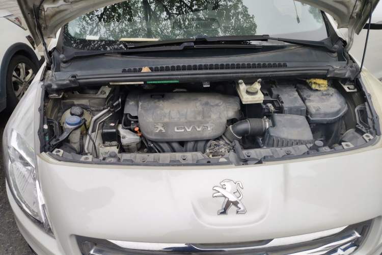 Used Peugeot 3008 2013 2.0L Automatic Trend Edition Engine Bay