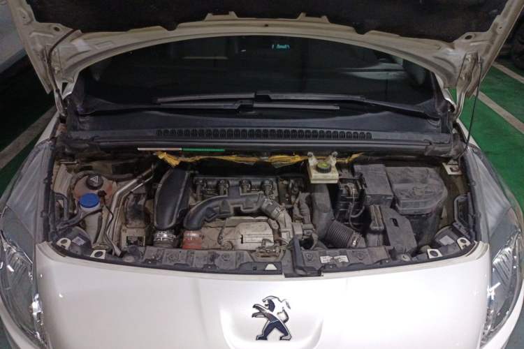 Used Peugeot 3008 2013 1.6THP Automatic Trend Edition Engine Bay