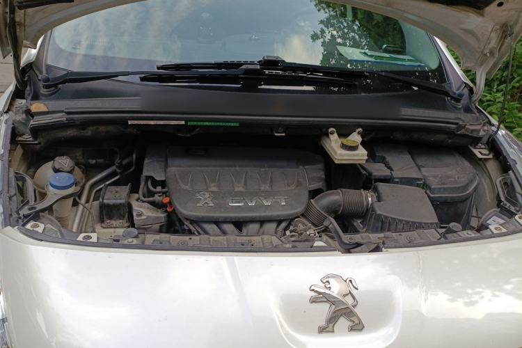 Used Peugeot 3008 2013 2.0L Automatic Trend Edition Engine Bay