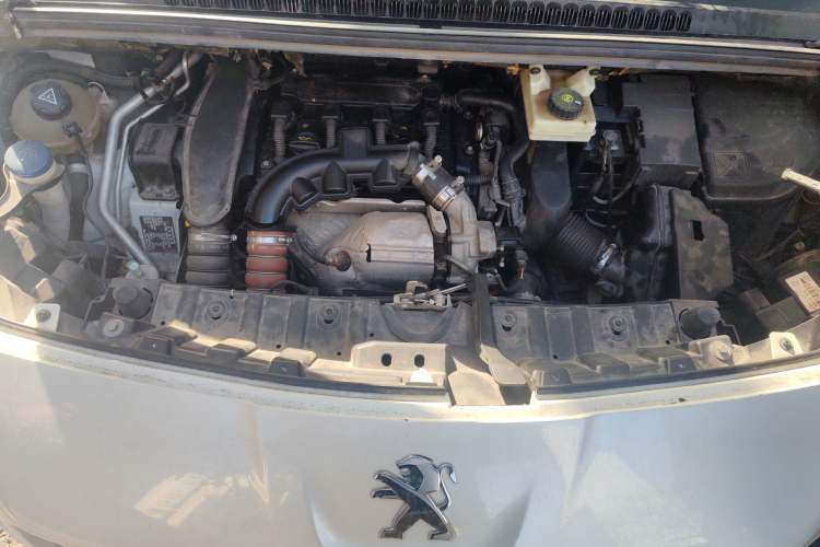 Used Peugeot 3008 2013 1.6THP Automatic Trend Edition Engine Bay