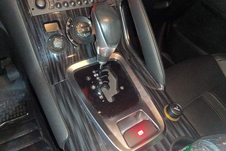 Used Peugeot 3008 2013 2.0L Automatic Trend Edition Gear Lever
