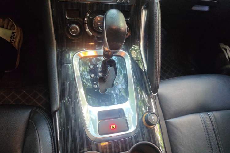 Used Peugeot 3008 2013 1.6THP Automatic Prestige Edition Gear Lever