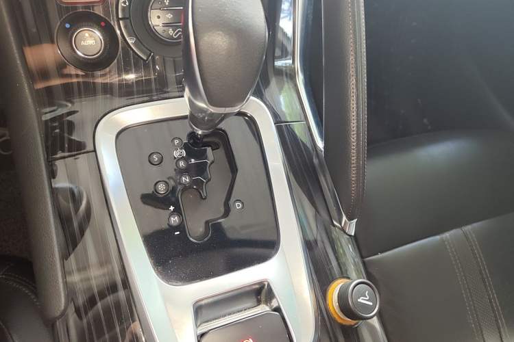 Used Peugeot 3008 2013 2.0L Automatic Trend Edition Gear Lever