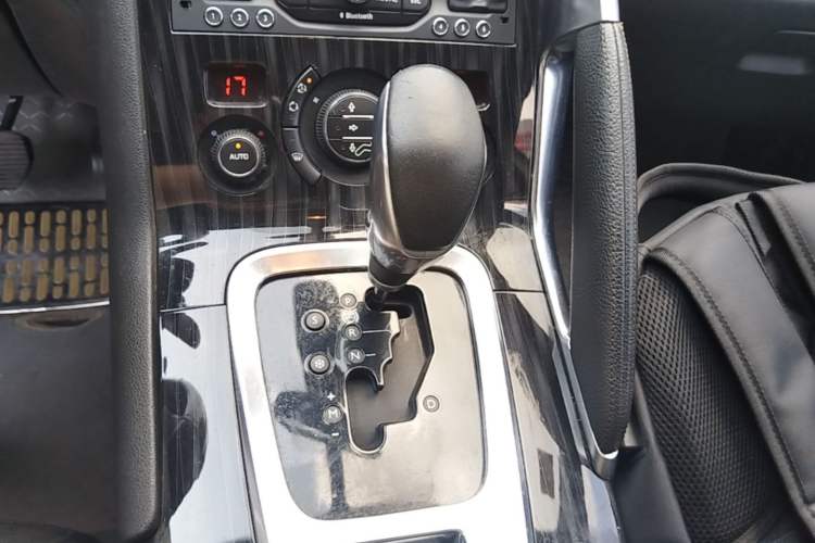 Used Peugeot 3008 2013 1.6THP Automatic Prestige Edition Gear Lever