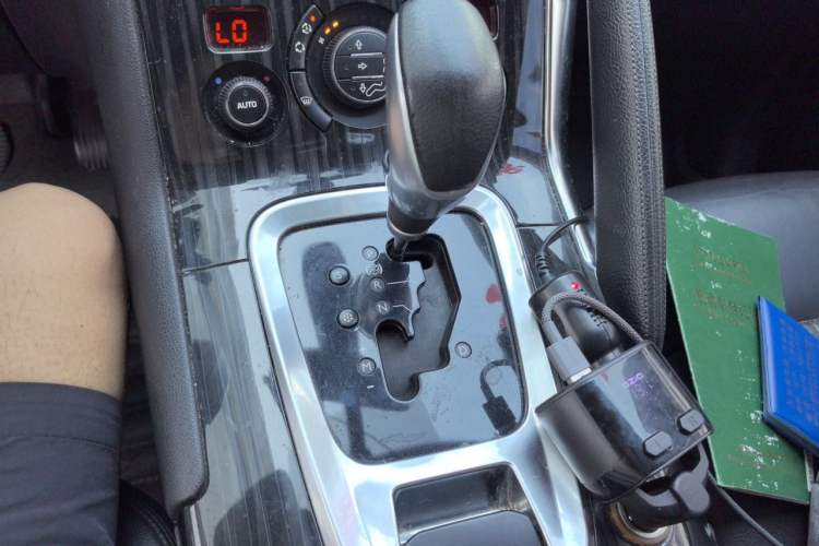 Used Peugeot 3008 2013 1.6THP Automatic Prestige Edition Gear Lever