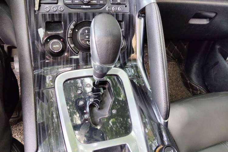 Used Peugeot 3008 2013 1.6THP Automatic Prestige Edition Gear Lever