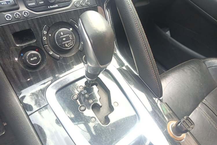 Used Peugeot 3008 2013 1.6THP Automatic Prestige Edition Gear Lever