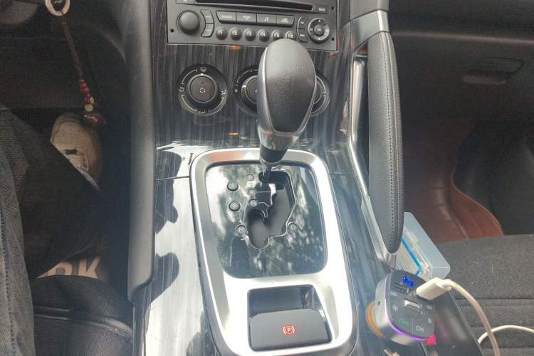 Used Peugeot 3008 2013 2.0L Automatic Classic Edition Gear Lever