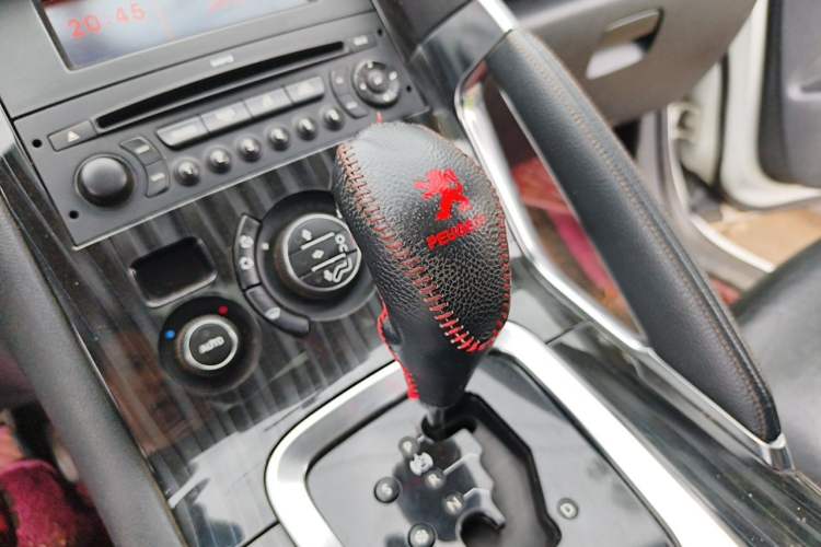 Used Peugeot 3008 2013 2.0L Automatic Trend Edition Gear Lever