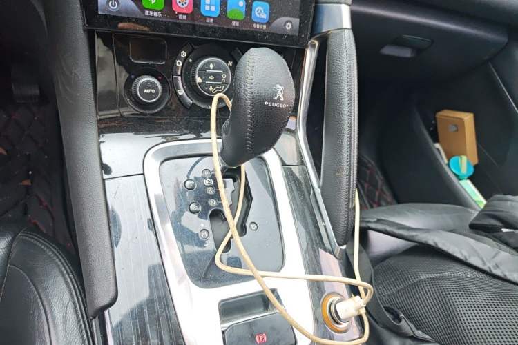 Used Peugeot 3008 2013 2.0L Automatic Trend Edition Gear Lever