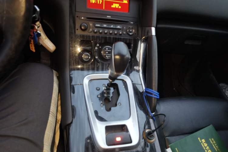 Used Peugeot 3008 2013 2.0L Automatic Trend Edition Gear Lever