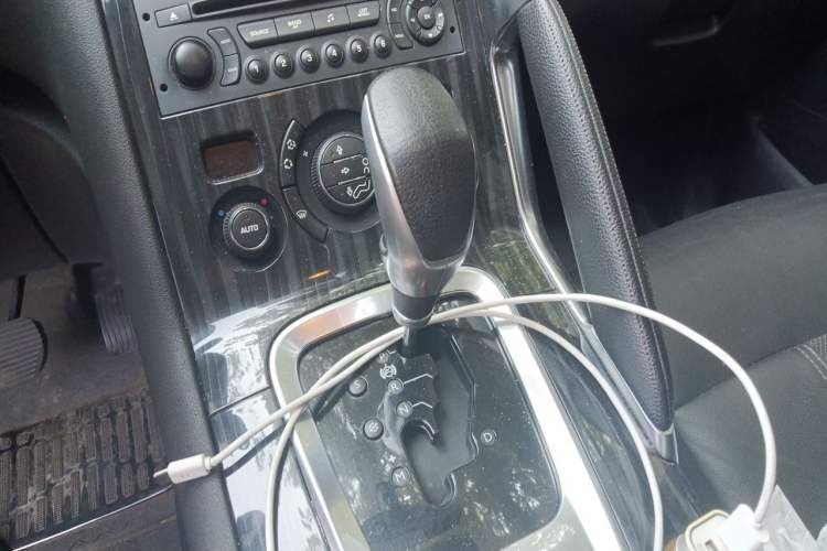 Used Peugeot 3008 2013 2.0L Automatic Trend Edition Gear Lever