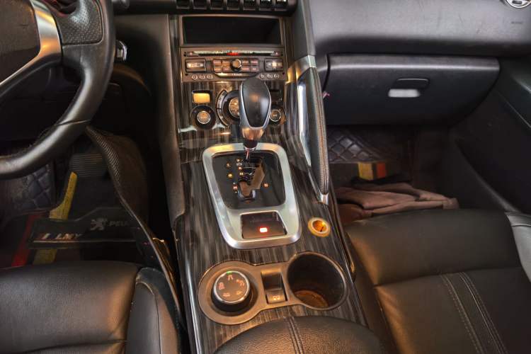 Used Peugeot 3008 2013 1.6THP Automatic Prestige Edition Gear Lever