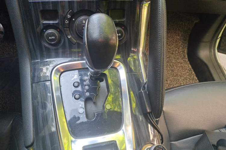 Used Peugeot 3008 2013 1.6THP Automatic Prestige Edition Gear Lever