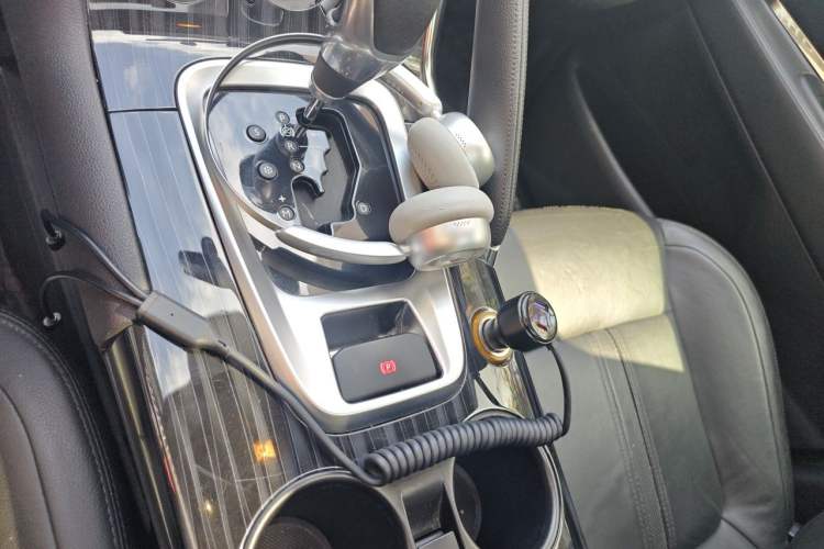 Used Peugeot 3008 2013 2.0L Automatic Trend Edition Gear Lever