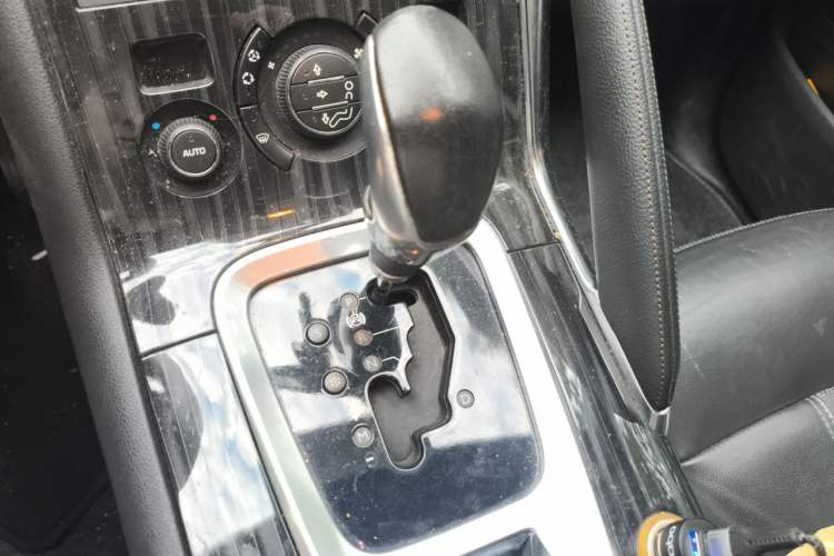 Used Peugeot 3008 2013 2.0L Automatic Trend Edition Gear Lever