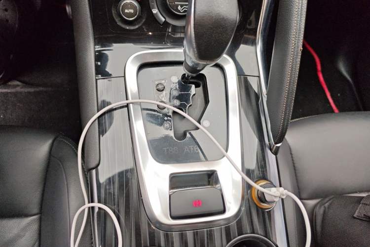 Used Peugeot 3008 2013 1.6THP Automatic Trend Edition Gear Lever
