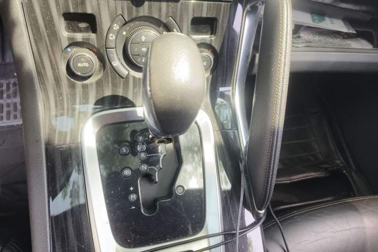 Used Peugeot 3008 2013 2.0L Automatic Trend Edition Gear Lever