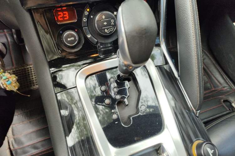 Used Peugeot 3008 2013 1.6THP Automatic Prestige Edition Gear Lever