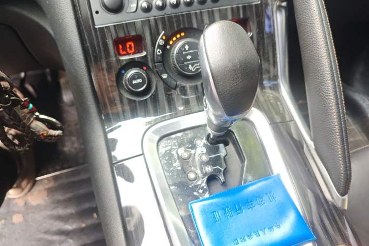 Used Peugeot 3008 2013 2.0L Automatic Trend Edition Gear Lever