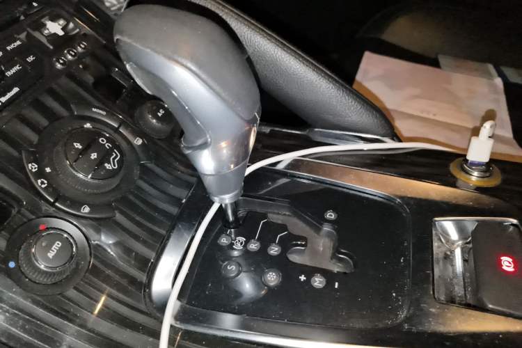 Used Peugeot 3008 2013 1.6THP Automatic Prestige Edition Gear Lever