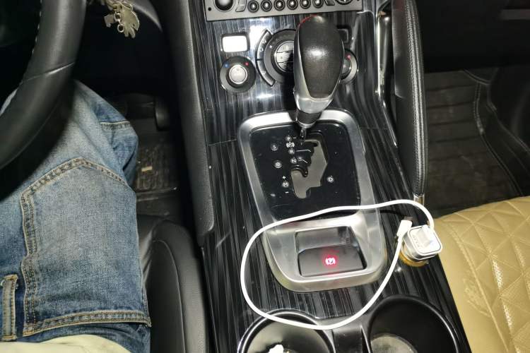 Used Peugeot 3008 2013 2.0L Automatic Trend Edition Gear Lever