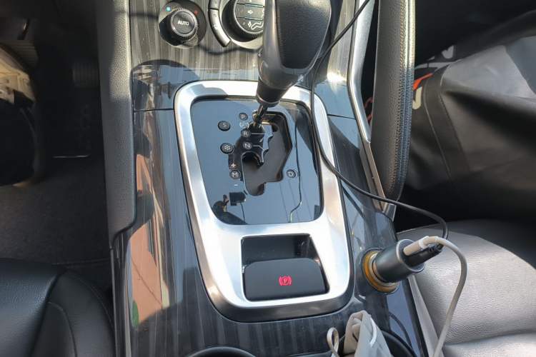 Used Peugeot 3008 2013 2.0L Automatic Trend Edition Gear Lever