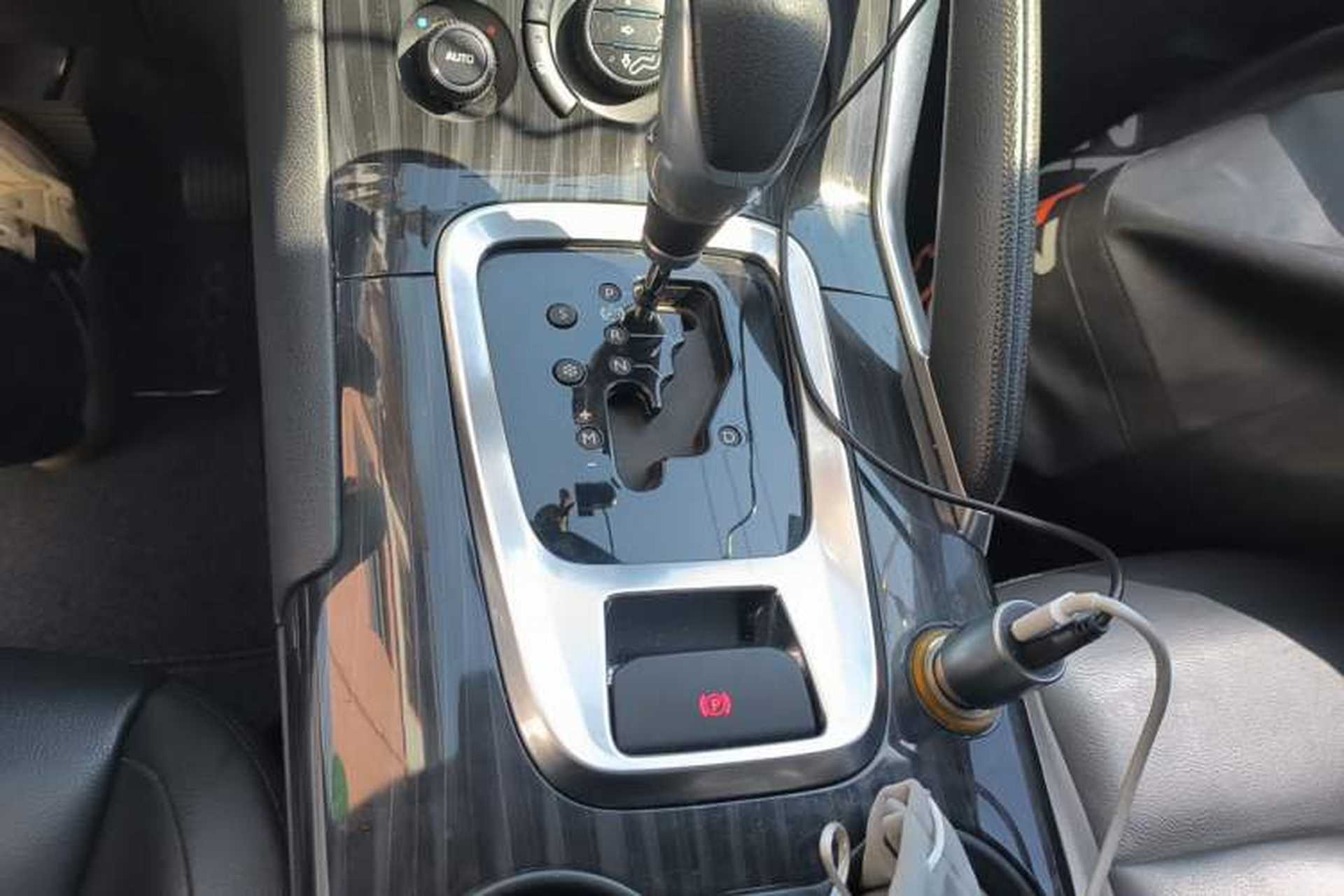 Used Peugeot 3008 2013 2.0L Automatic Trend Edition Gear Lever