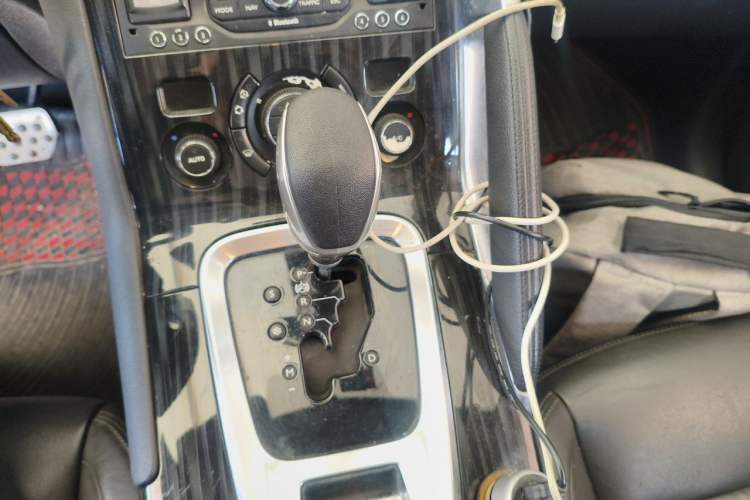 Used Peugeot 3008 2013 1.6THP Automatic Prestige Edition Gear Lever