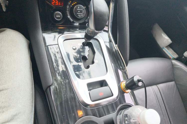 Used Peugeot 3008 2013 1.6THP Automatic Prestige Edition Gear Lever