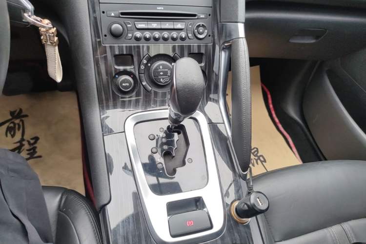 Used Peugeot 3008 2013 2.0L Automatic Trend Edition Gear Lever