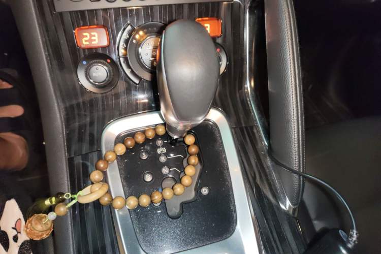Used Peugeot 3008 2013 2.0L Automatic Trend Edition Gear Lever