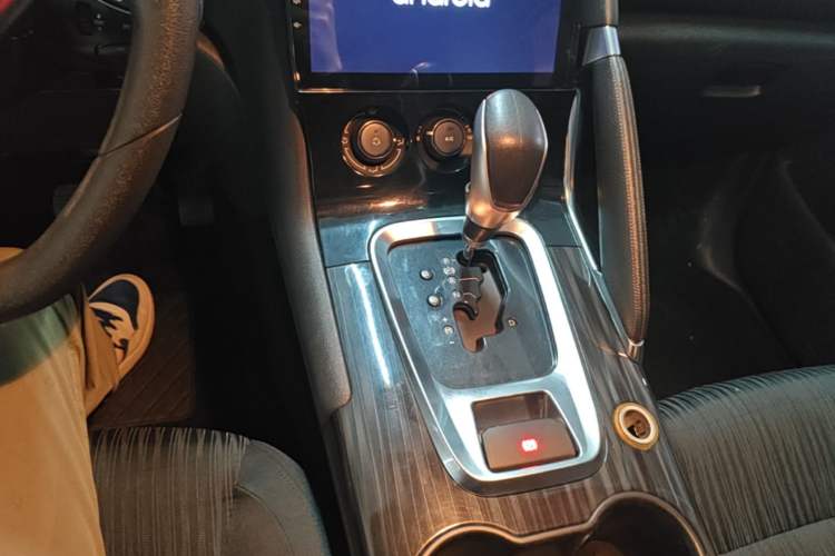Used Peugeot 3008 2013 2.0L Automatic Classic Edition Gear Lever