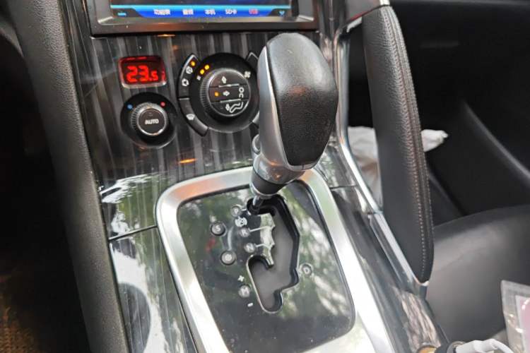 Used Peugeot 3008 2013 2.0L Automatic Trend Edition Gear Lever