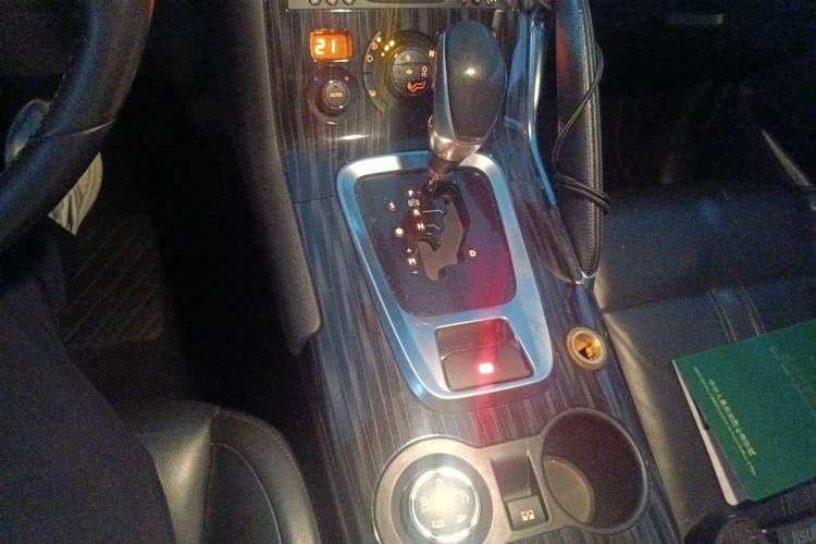 Used Peugeot 3008 2013 1.6THP Automatic Prestige Edition Gear Lever